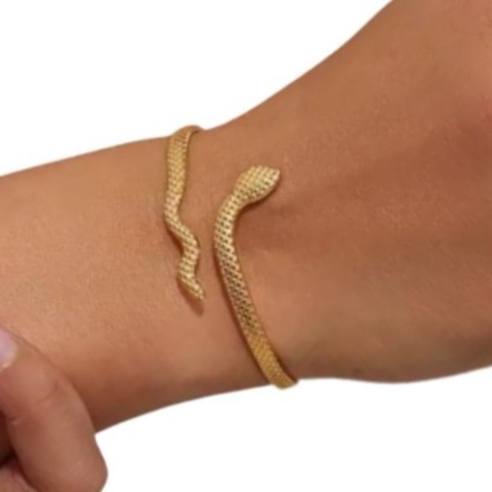 18K Gold Plated Textured Snake Bangle Bracelet Stainless Steel Adjustable NWOT